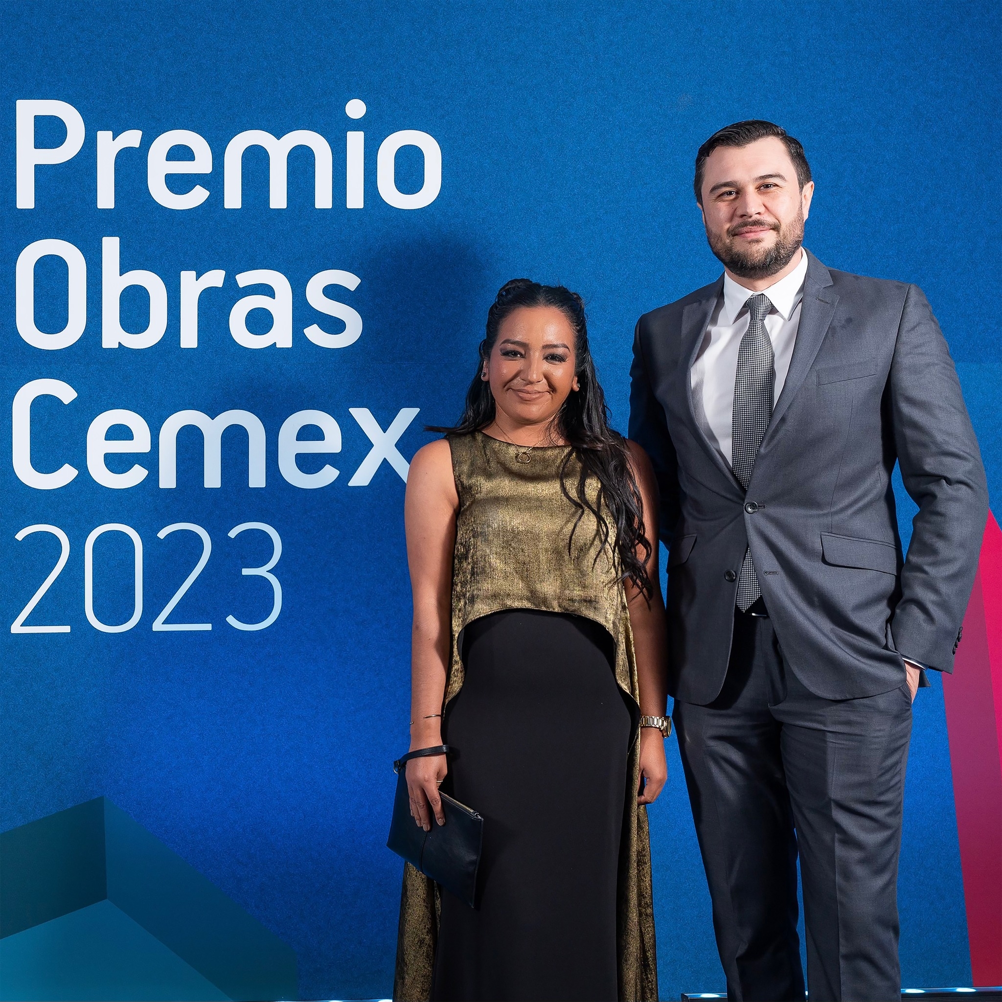 ¡Felicidades a los Arquitectos Edith Cervantes Hernández y León Guillermo Staines Díaz, Reconocidos en los Premios Obras CEMEX 2023!