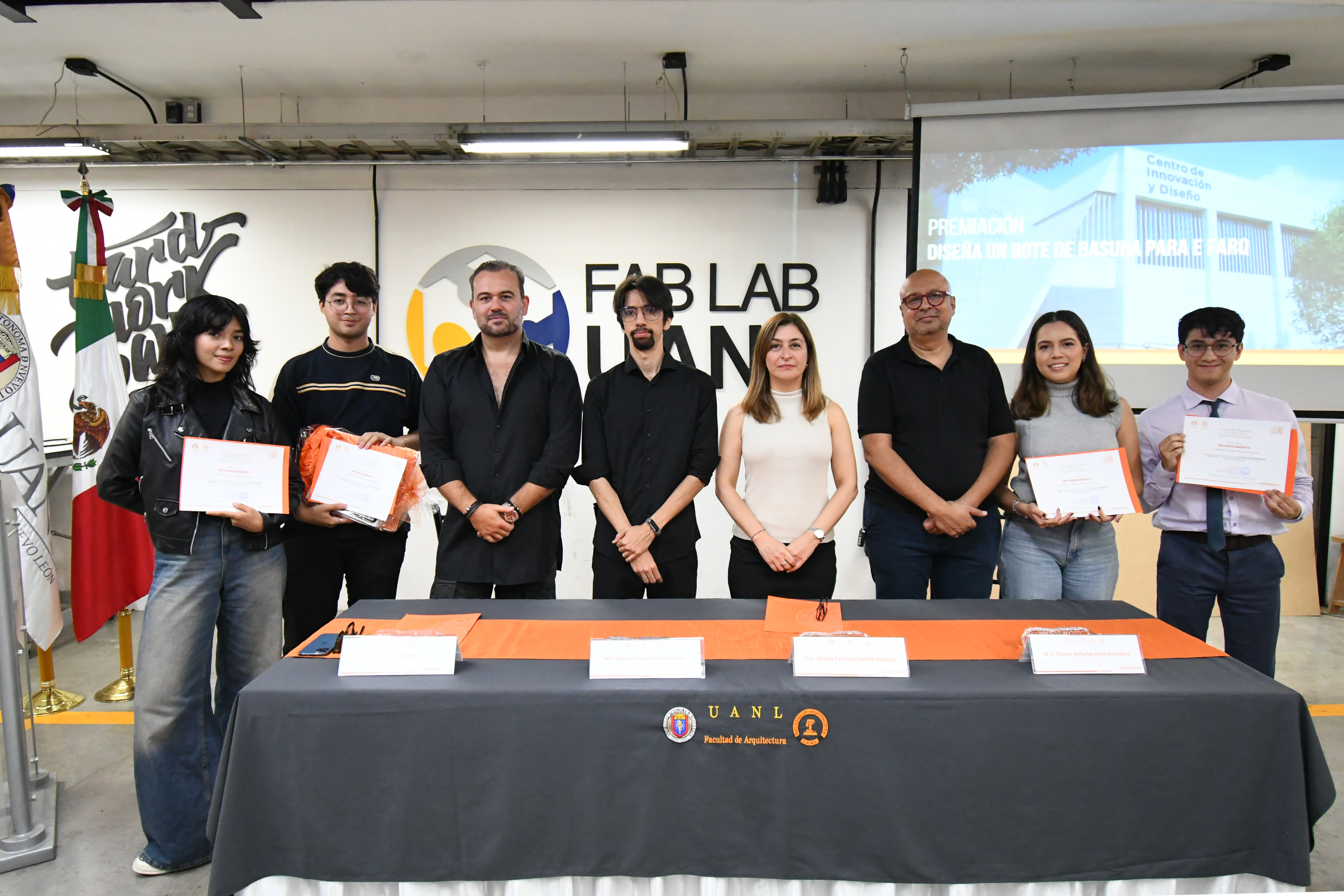 Reconocen el talento en el rediseño de la Cafetería FARQ y botes de basura