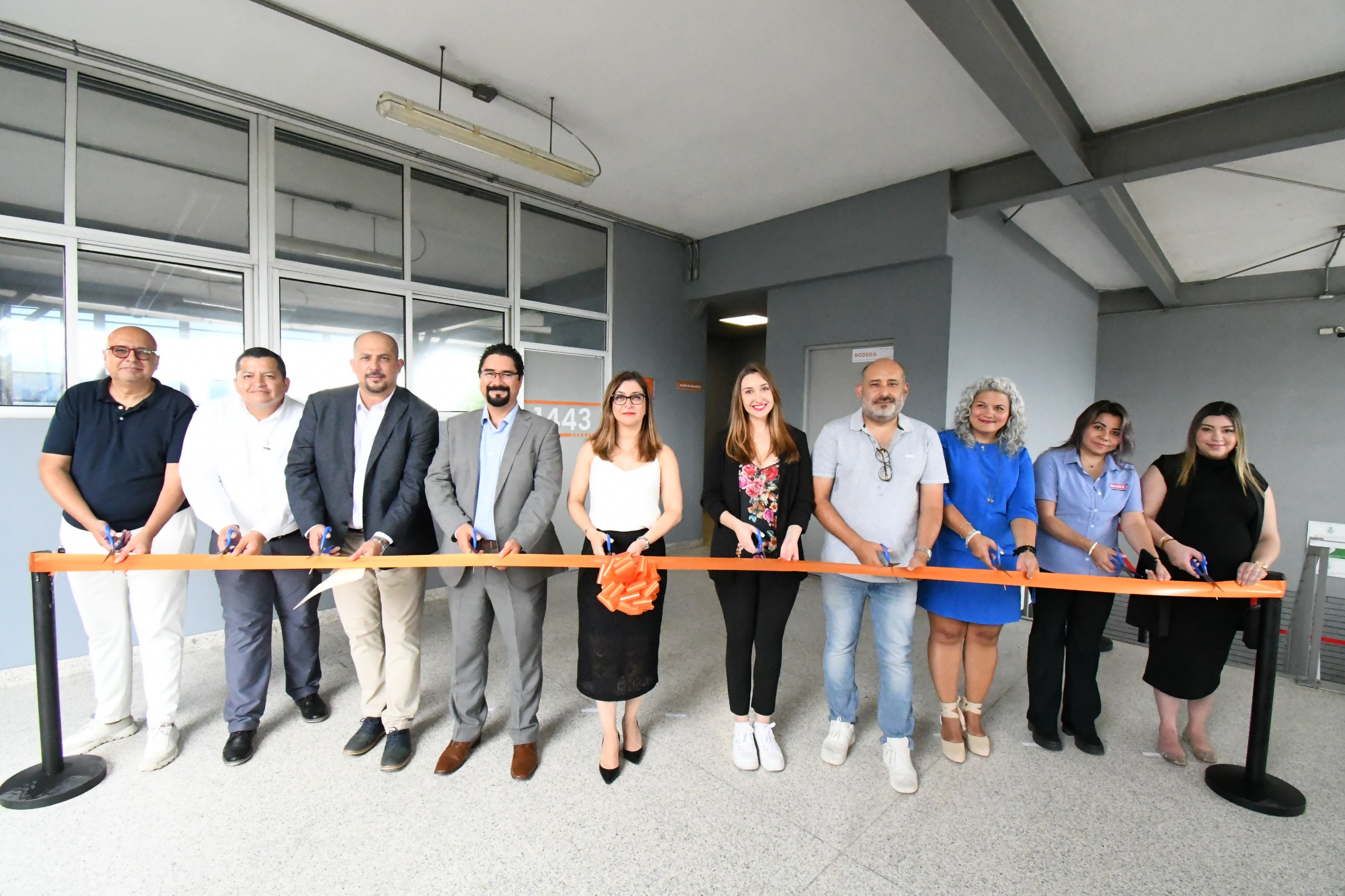 Alumnos y benefactores revitalizan sanitarios FARQ